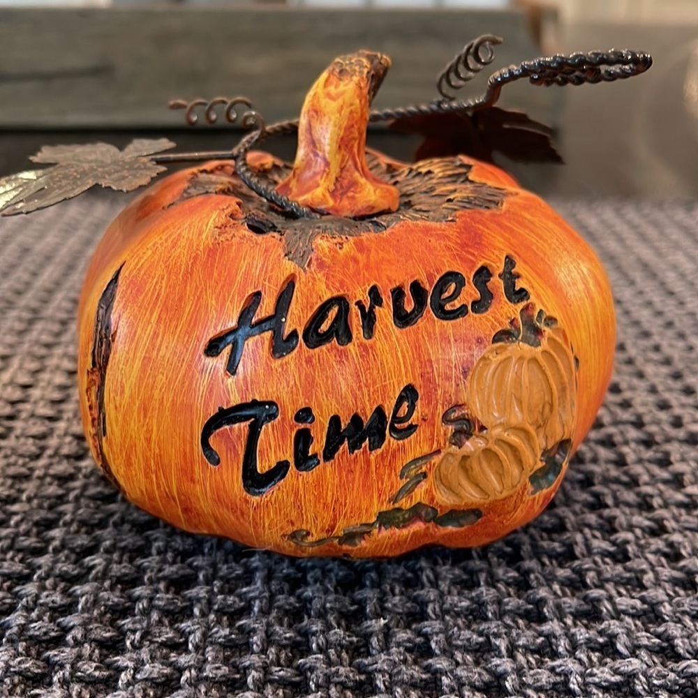 Pair of wooden pumpkins - Picture 3 of 5